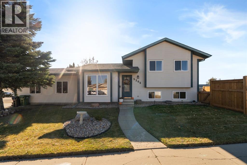 5306 66 Street, Camrose, Alberta  T4V 4M2 - Photo 1 - A2263242
