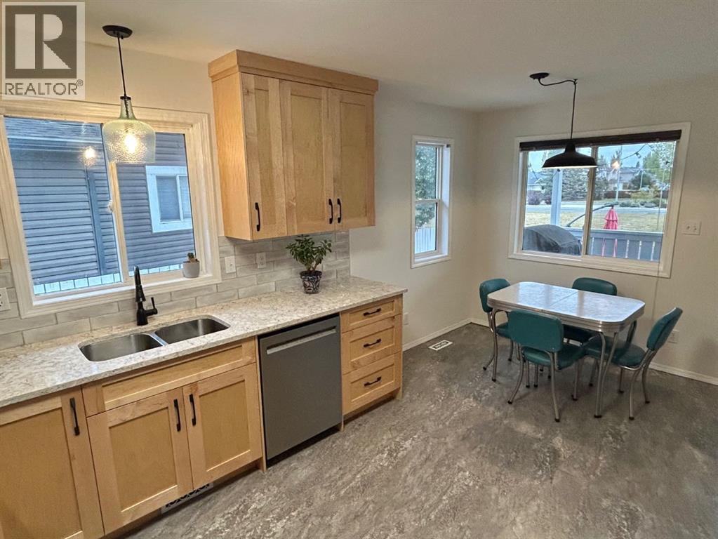 192 Mt Rundle Road W, Lethbridge, Alberta  T1K 7E9 - Photo 4 - A2263742