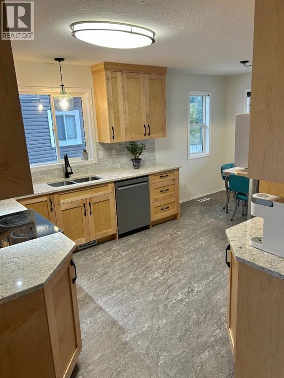 192 Mt Rundle Road W, Lethbridge, Alberta  T1K 7E9 - Photo 6 - A2263742