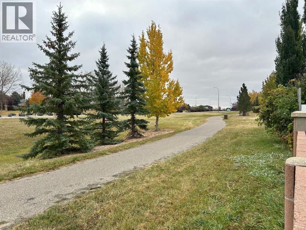 192 Mt Rundle Road W, Lethbridge, Alberta  T1K 7E9 - Photo 2 - A2263742