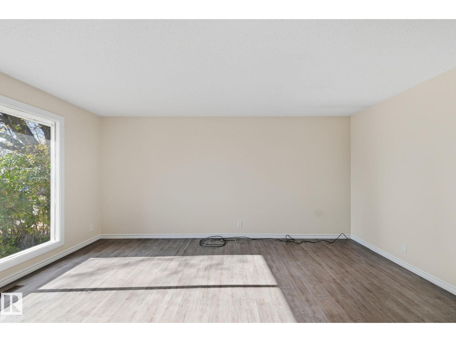 9508 9510 128 Av Nw Nw, Edmonton, Alberta  T5E 0H6 - Photo 5 - E4462370