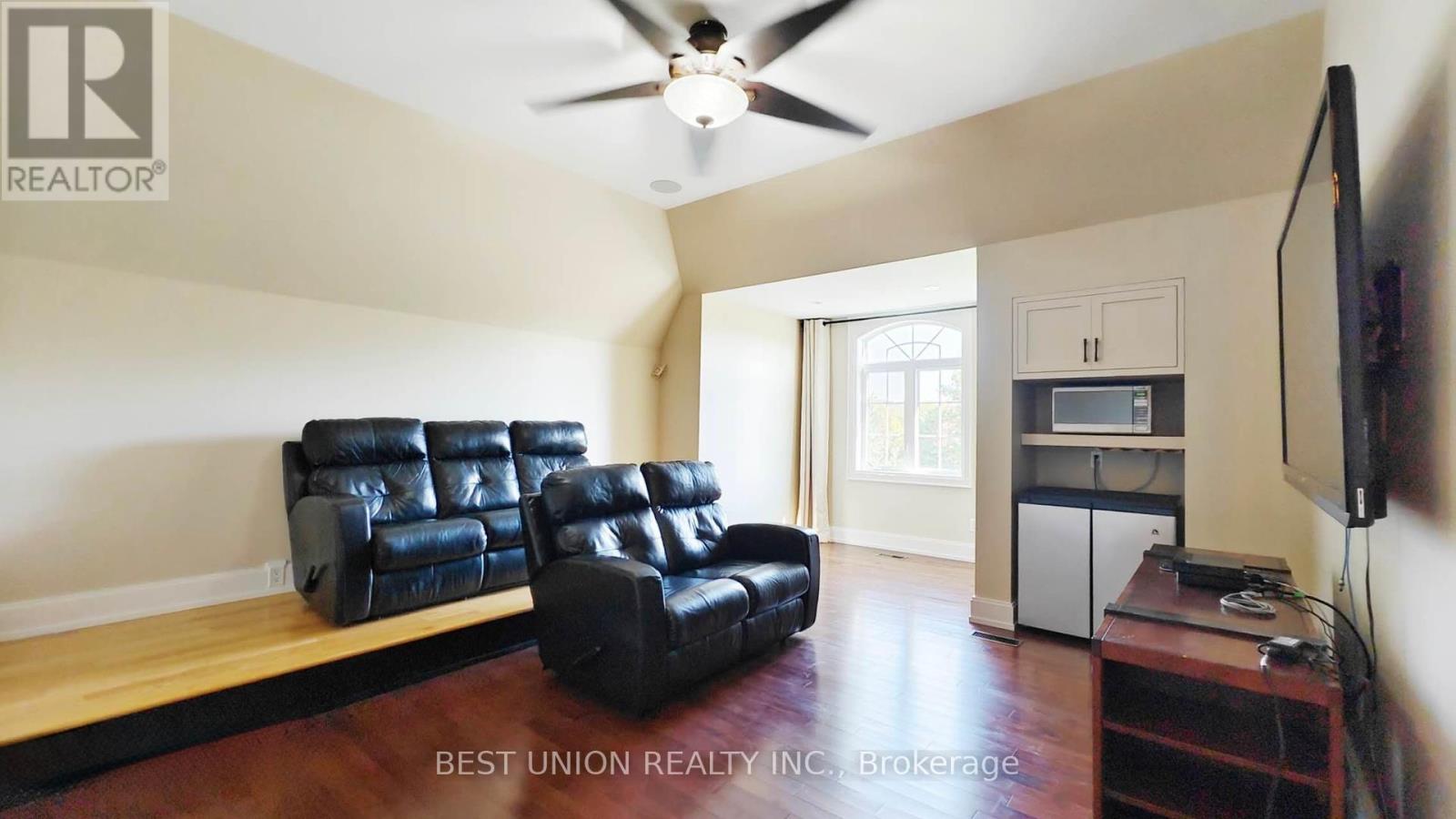 8 Shangri-La Lane, Georgina, Ontario  L4P 0A8 - Photo 15 - N12466564