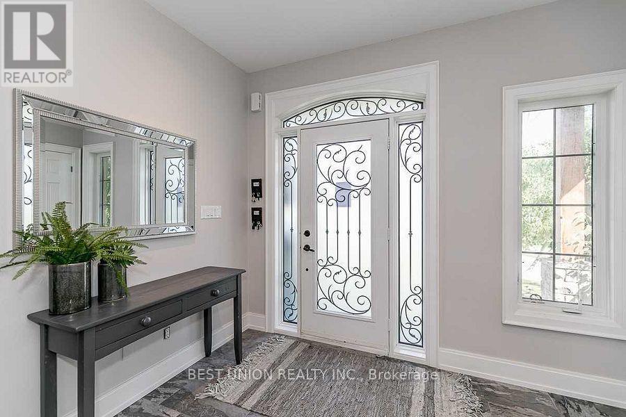 8 Shangri-La Lane, Georgina, Ontario  L4P 0A8 - Photo 2 - N12466564