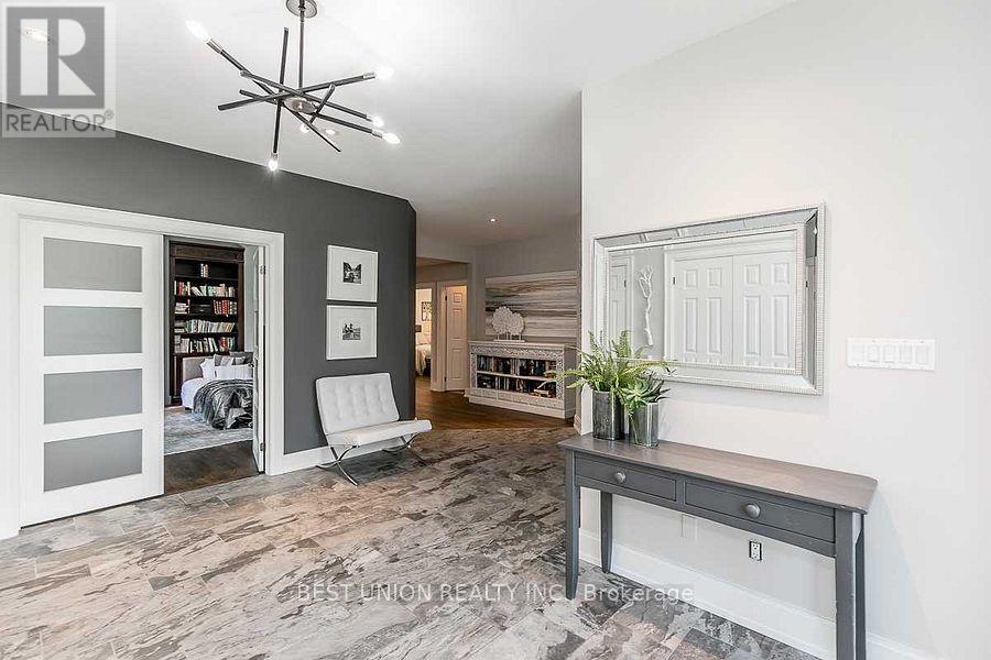 8 Shangri-La Lane, Georgina, Ontario  L4P 0A8 - Photo 3 - N12466564