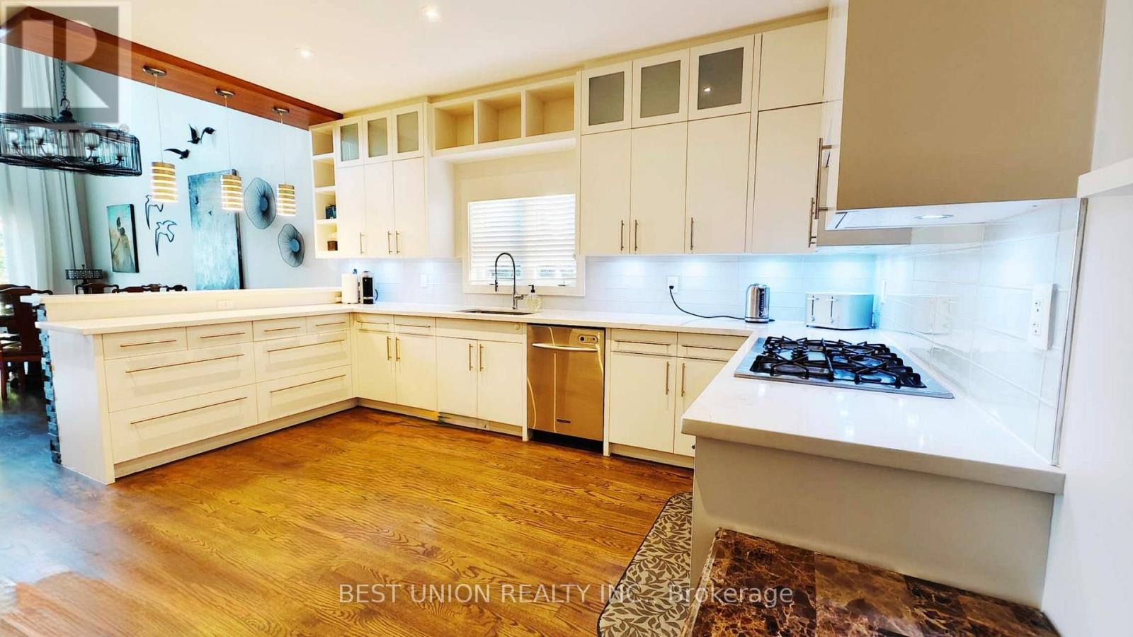 8 Shangri-La Lane, Georgina, Ontario  L4P 0A8 - Photo 7 - N12466564
