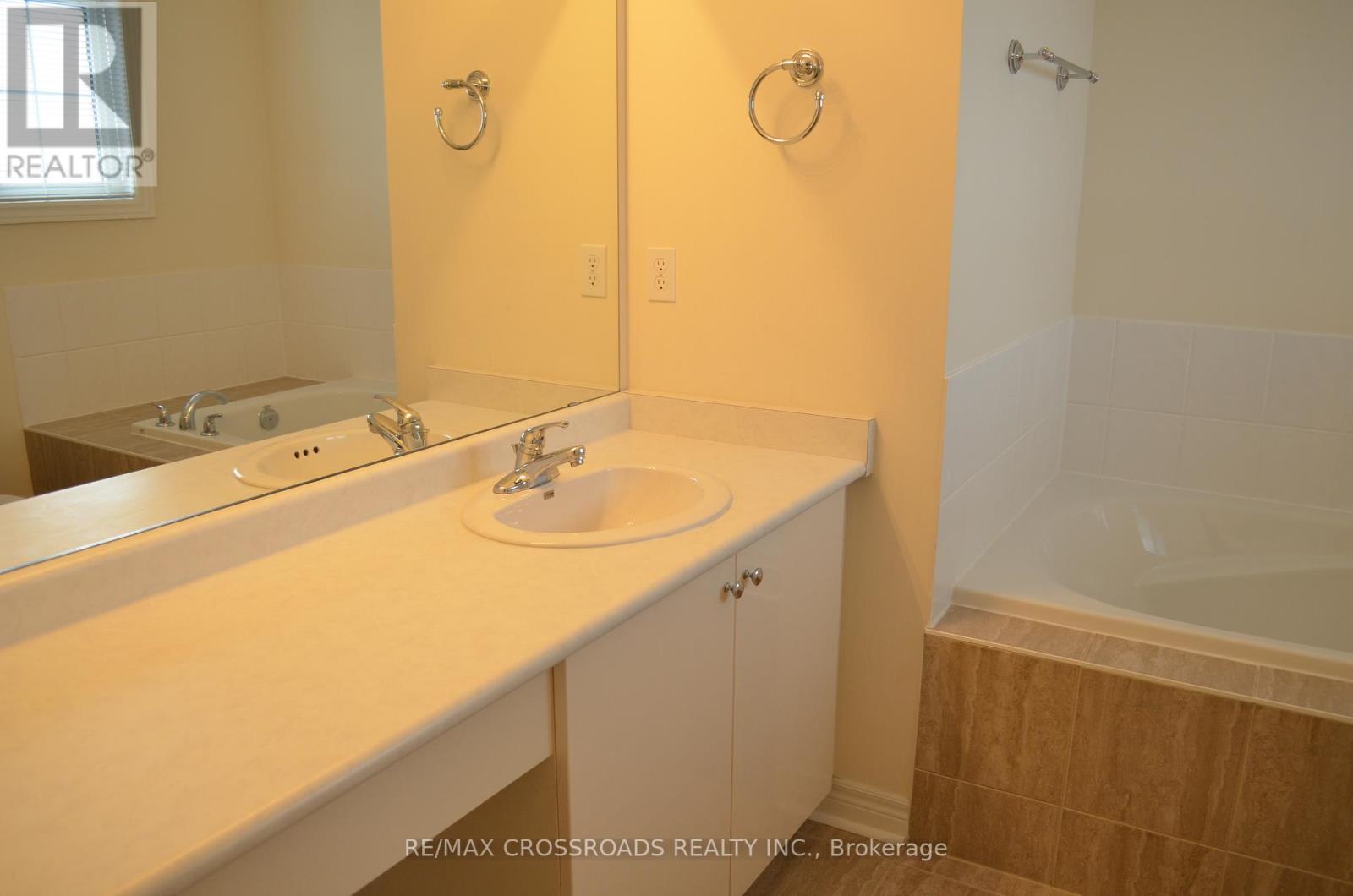 76 Rustle Woods Avenue, Markham, Ontario  L6B 0V2 - Photo 12 - N12466582