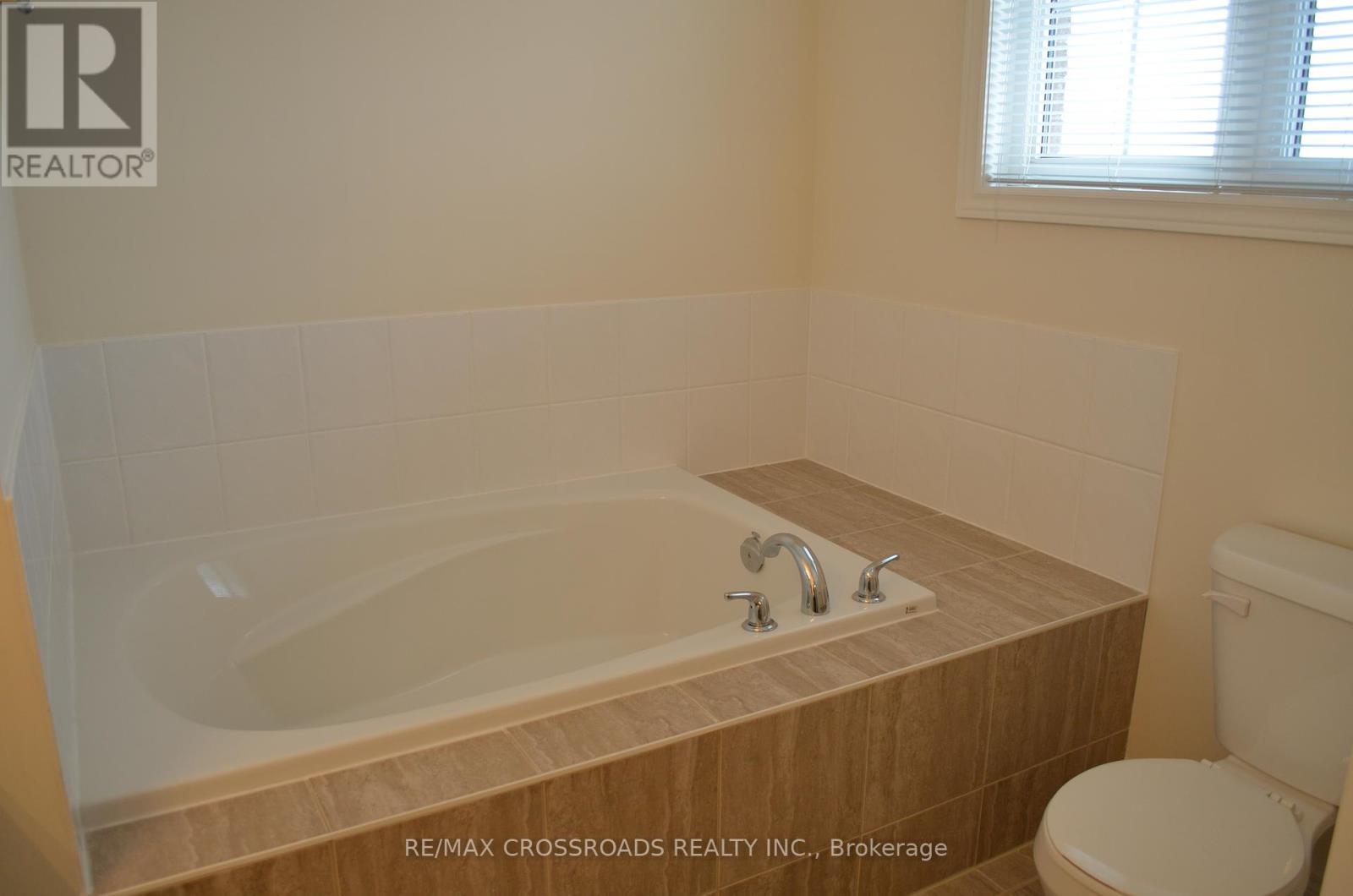 76 Rustle Woods Avenue, Markham, Ontario  L6B 0V2 - Photo 13 - N12466582