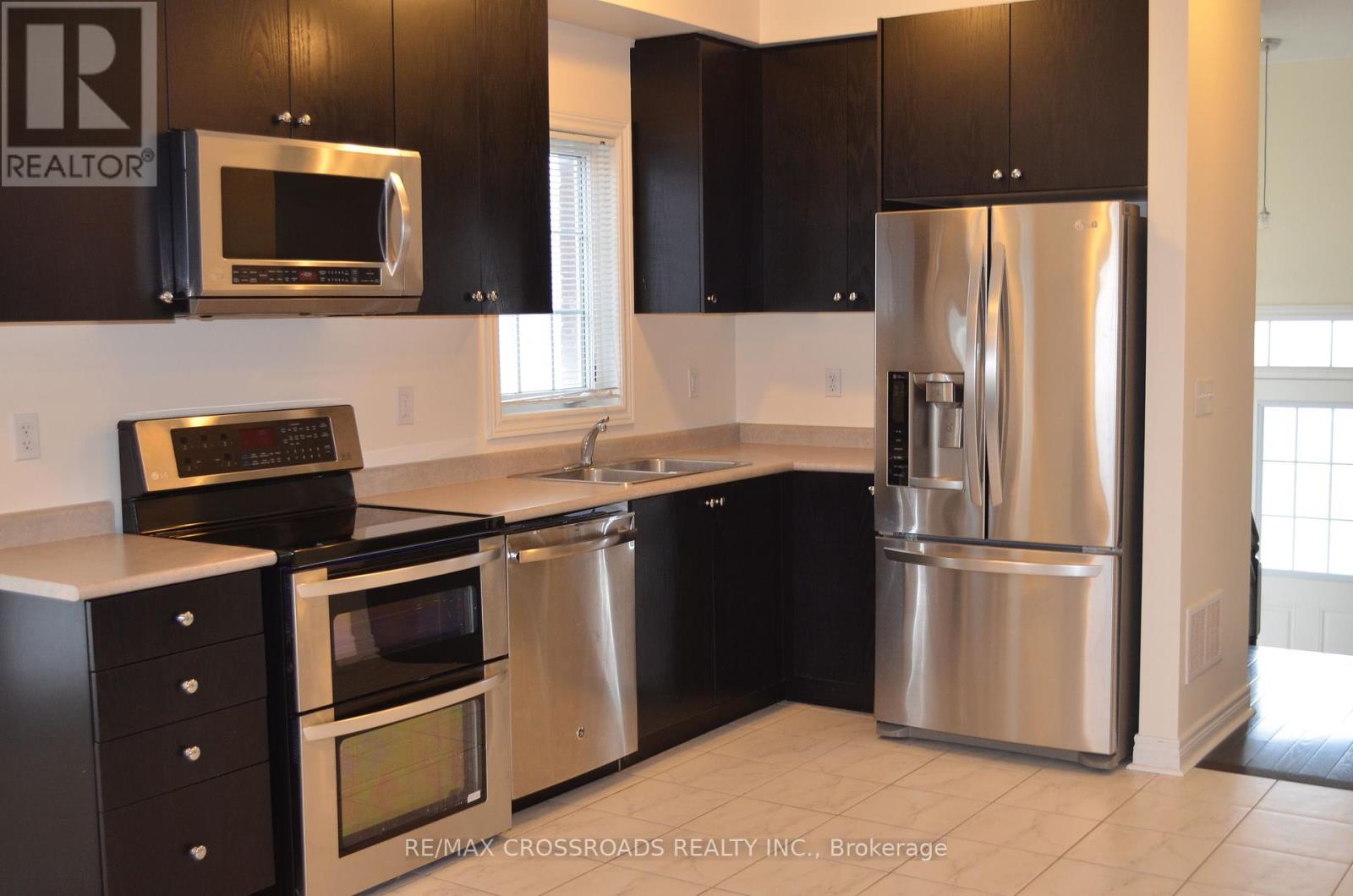 76 Rustle Woods Avenue, Markham, Ontario  L6B 0V2 - Photo 4 - N12466582