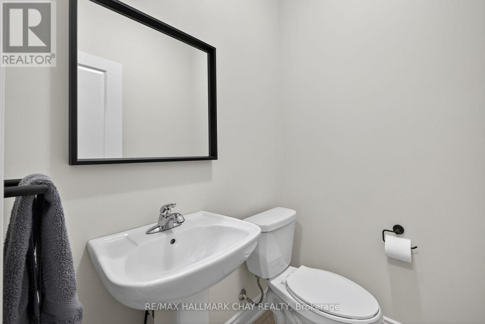 45 Lorne Thomas Place, New Tecumseth, Ontario  L9R 0T8 - Photo 11 - N12466618