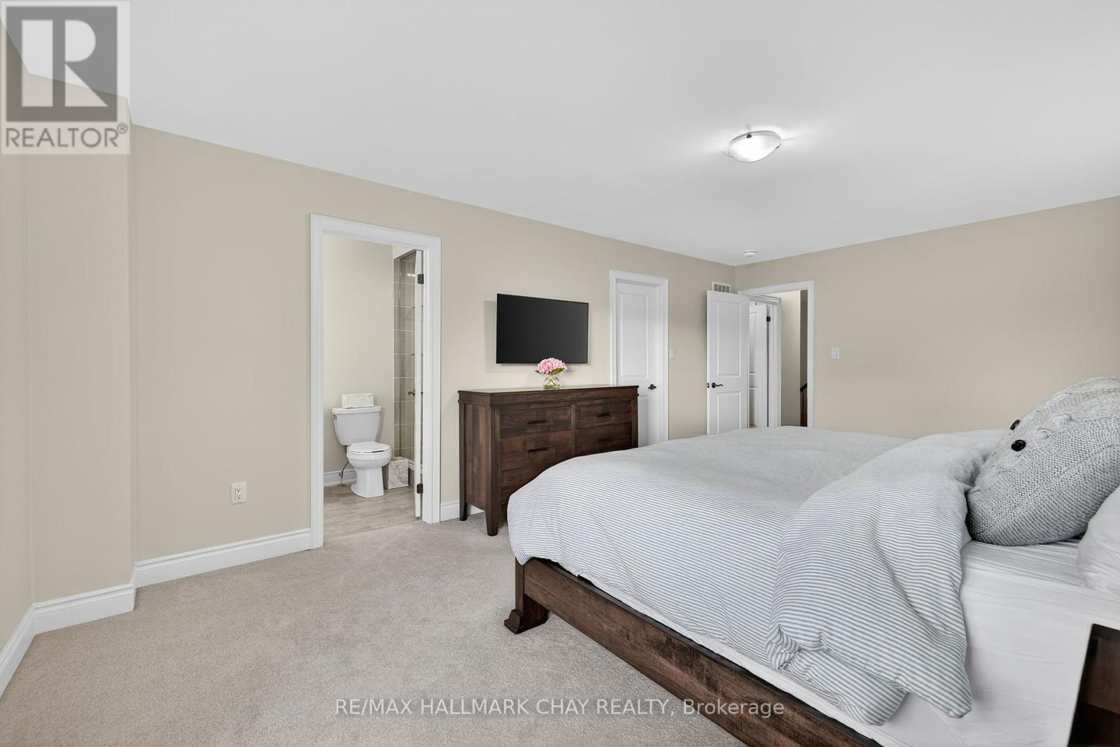 45 Lorne Thomas Place, New Tecumseth, Ontario  L9R 0T8 - Photo 14 - N12466618