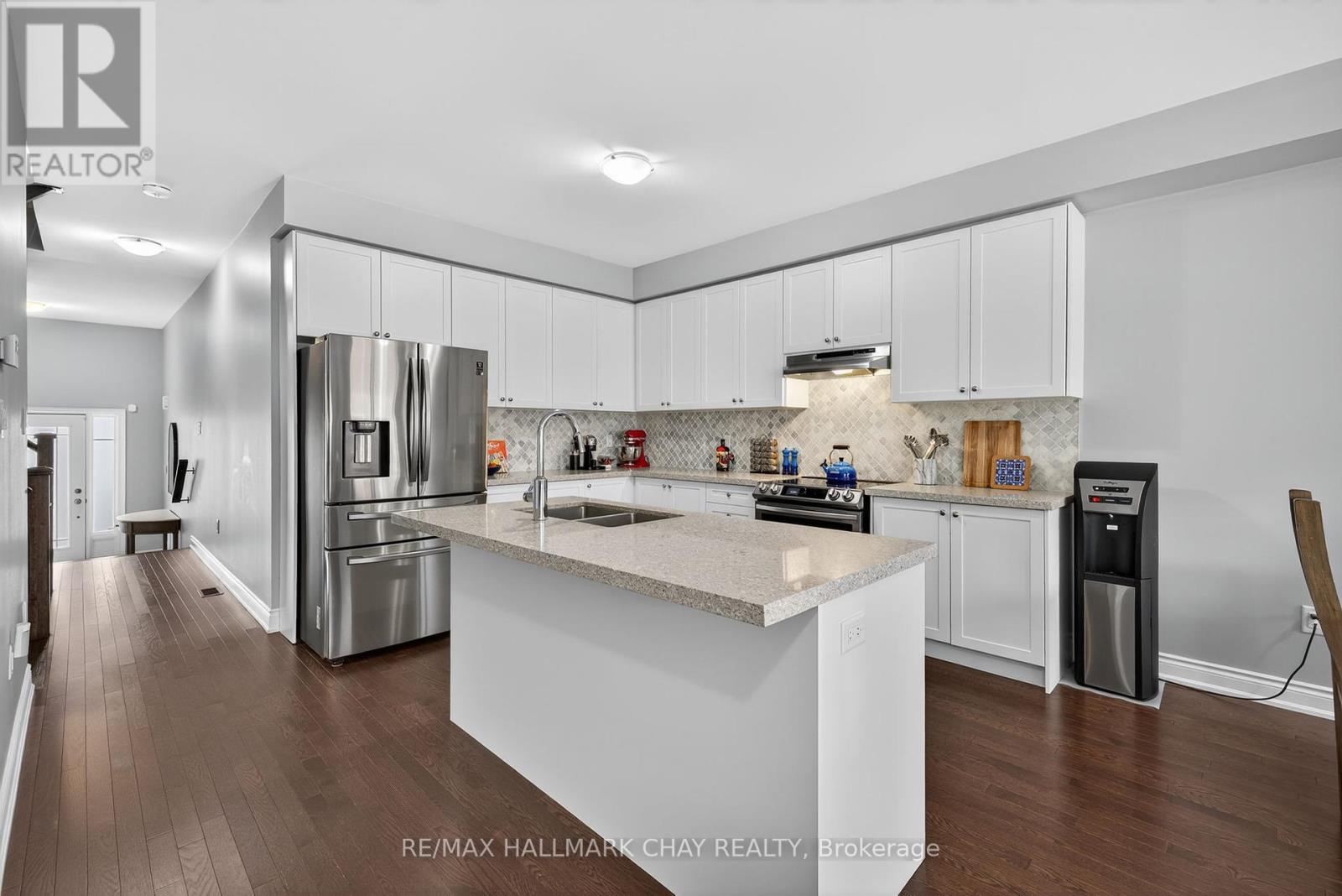 45 Lorne Thomas Place, New Tecumseth, Ontario  L9R 0T8 - Photo 4 - N12466618