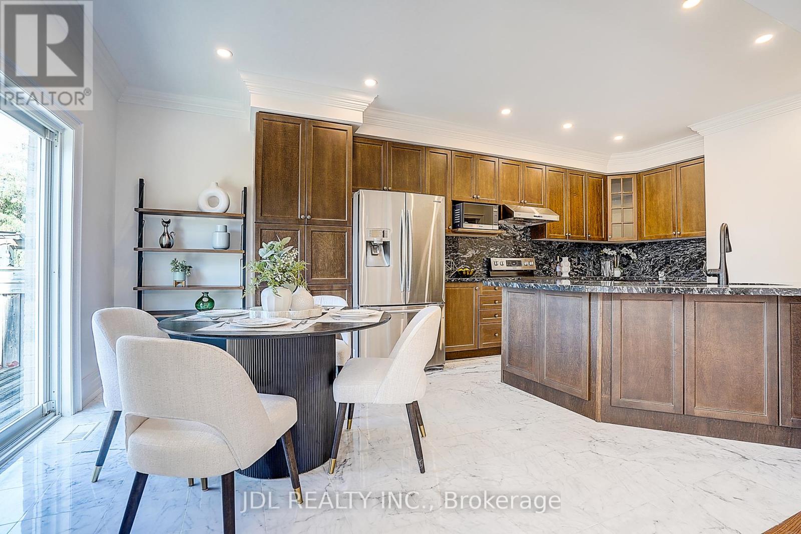 26 Santa Amato Crescent, Vaughan, Ontario  L4J 0C4 - Photo 16 - N12466656