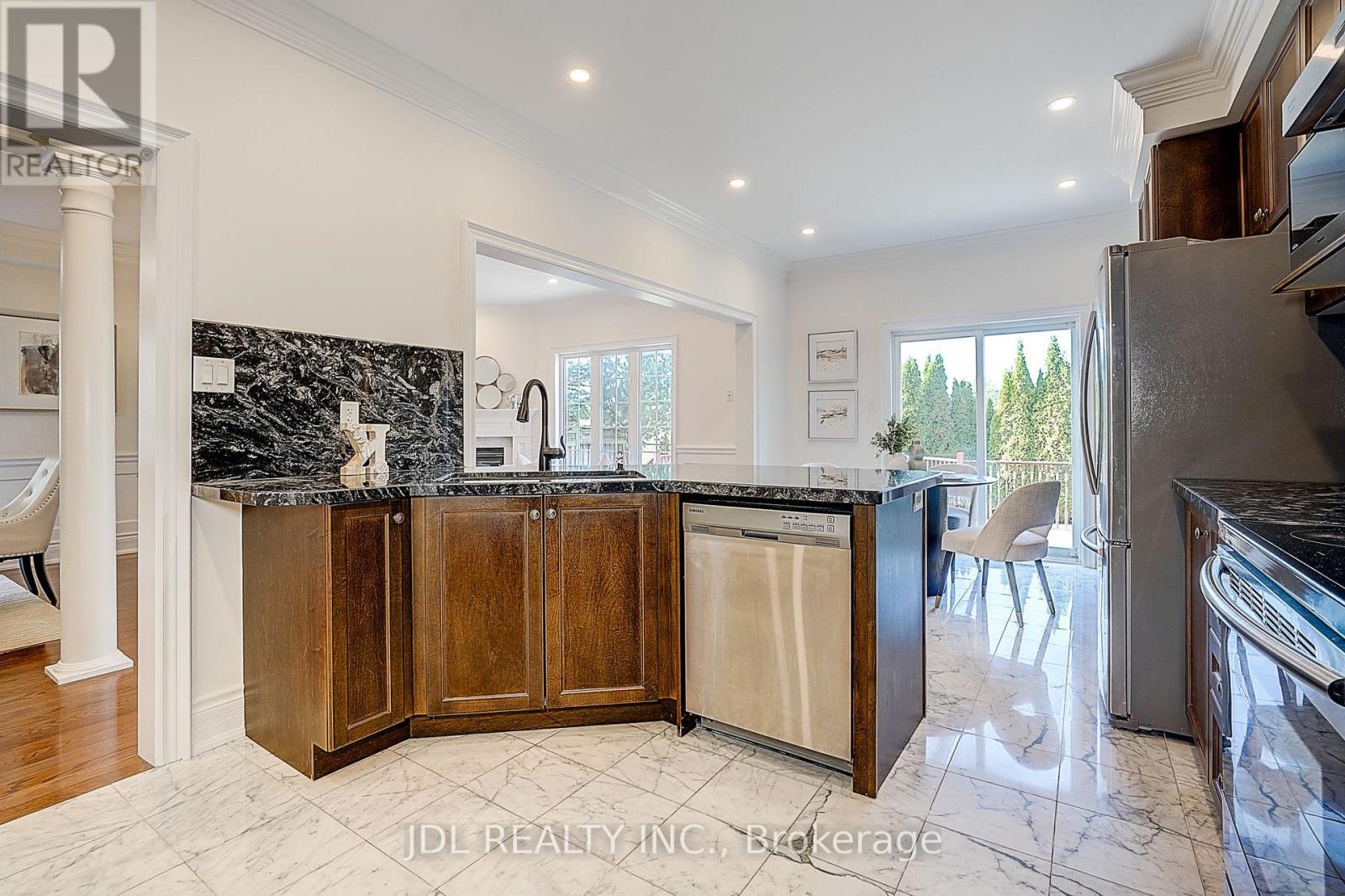 26 Santa Amato Crescent, Vaughan, Ontario  L4J 0C4 - Photo 23 - N12466656