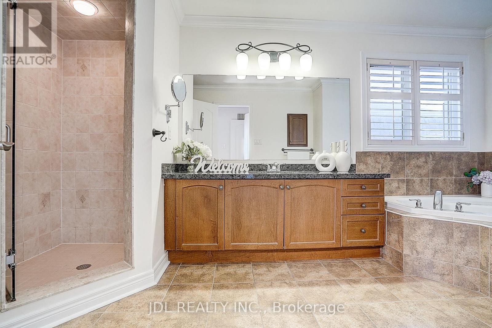 26 Santa Amato Crescent, Vaughan, Ontario  L4J 0C4 - Photo 30 - N12466656
