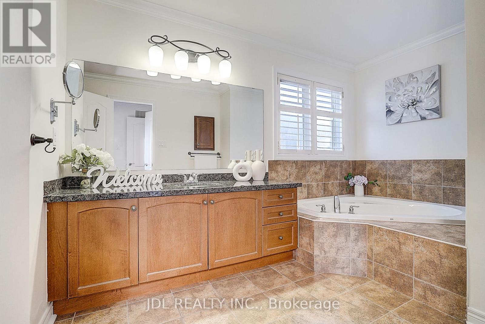 26 Santa Amato Crescent, Vaughan, Ontario  L4J 0C4 - Photo 31 - N12466656