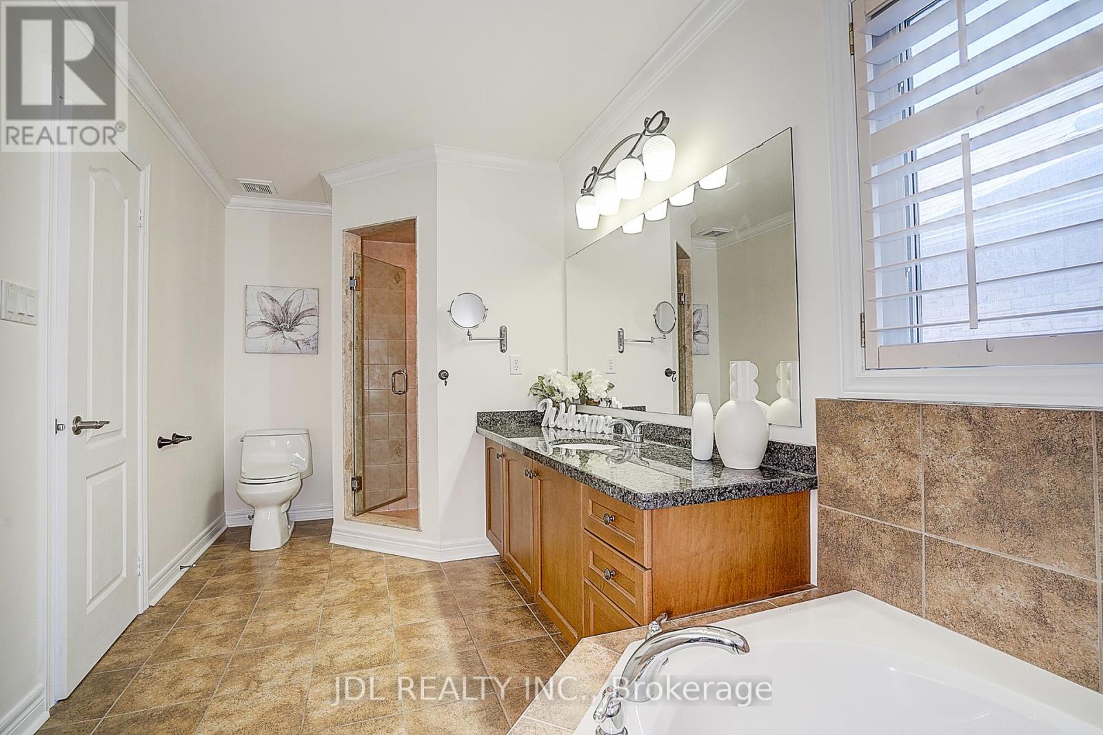 26 Santa Amato Crescent, Vaughan, Ontario  L4J 0C4 - Photo 32 - N12466656