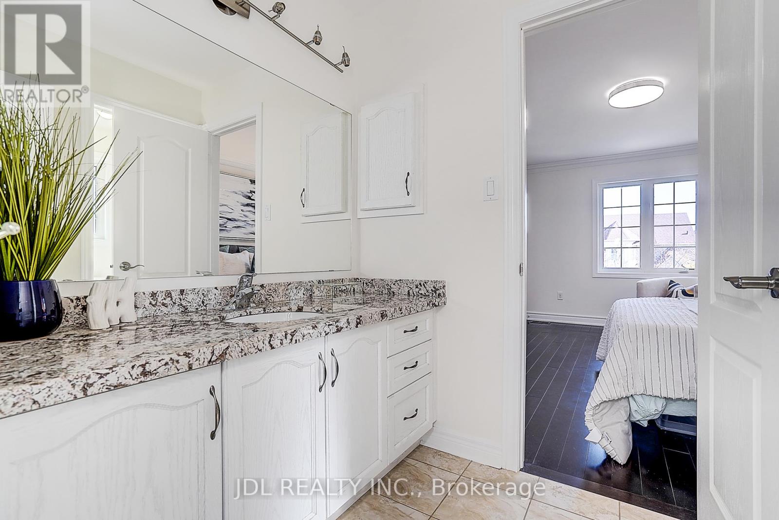 26 Santa Amato Crescent, Vaughan, Ontario  L4J 0C4 - Photo 36 - N12466656