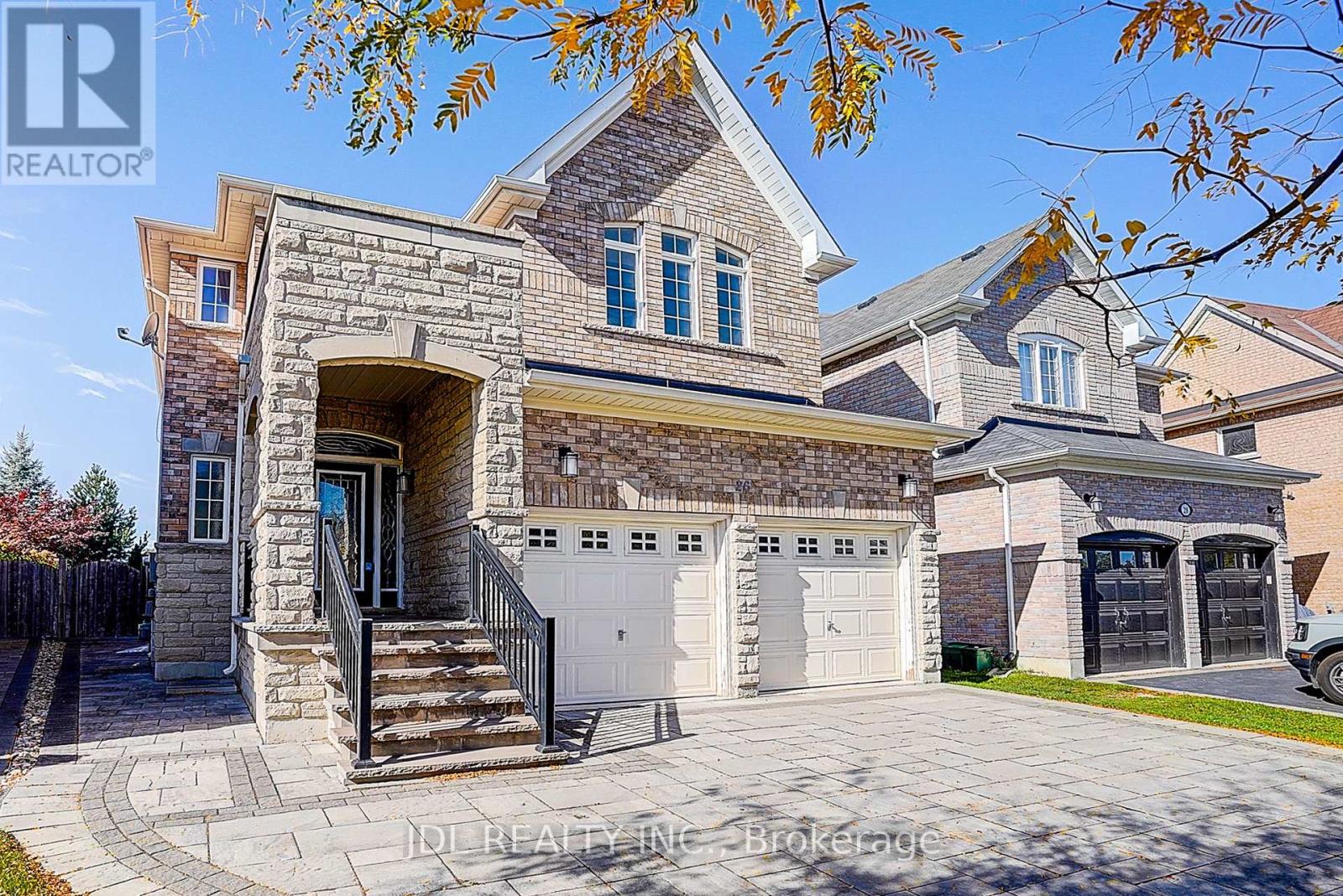 26 Santa Amato Crescent, Vaughan, Ontario  L4J 0C4 - Photo 4 - N12466656