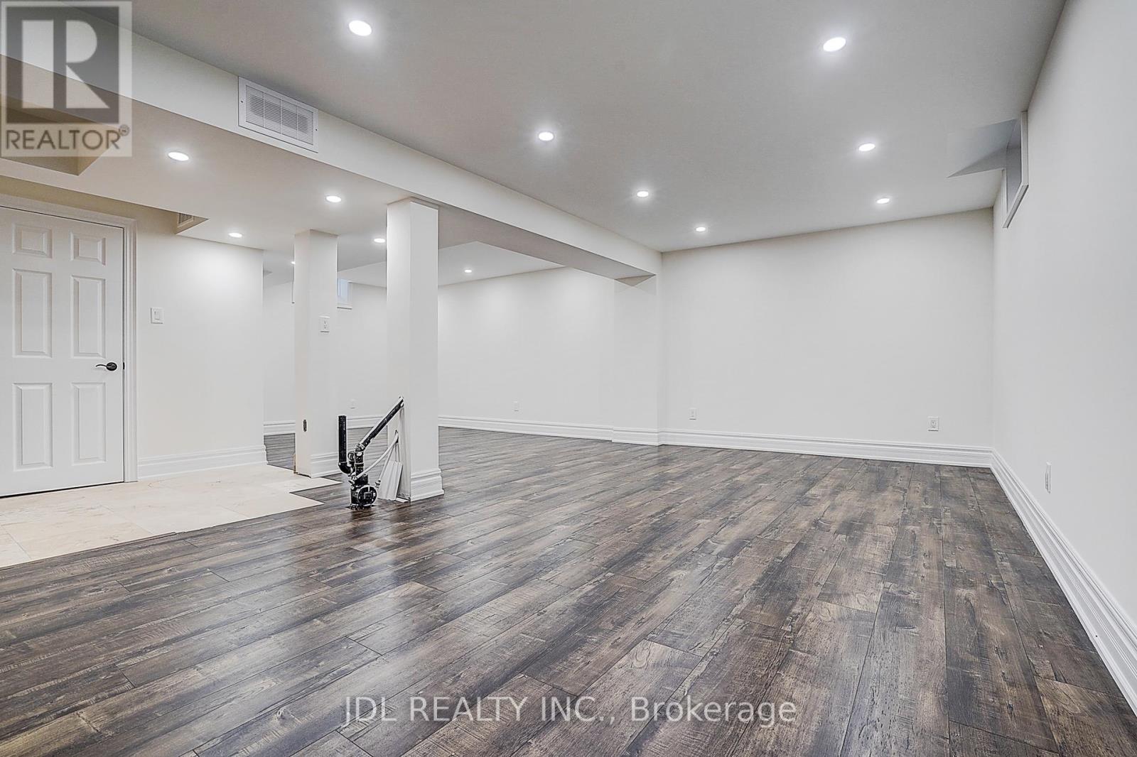 26 Santa Amato Crescent, Vaughan, Ontario  L4J 0C4 - Photo 42 - N12466656