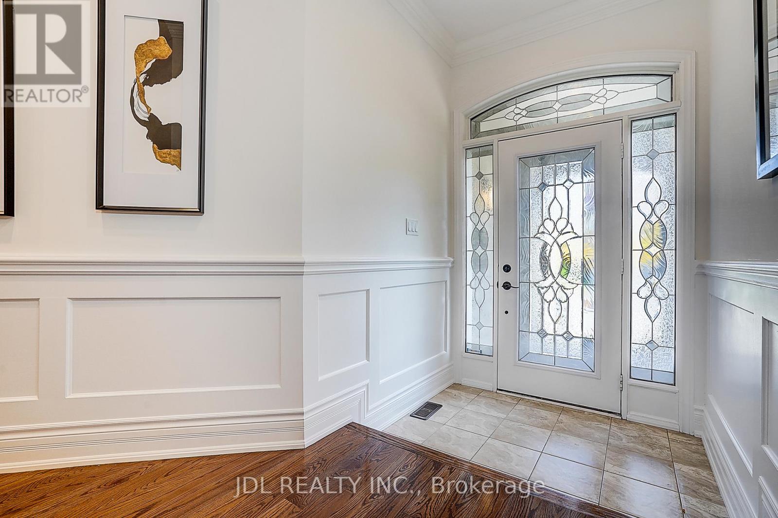 26 Santa Amato Crescent, Vaughan, Ontario  L4J 0C4 - Photo 5 - N12466656