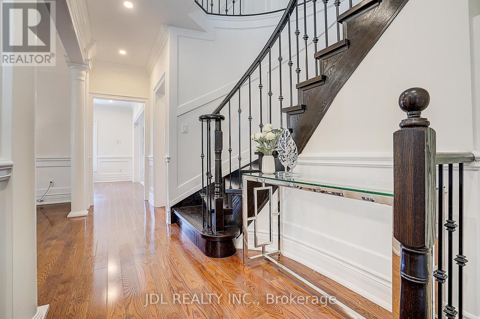 26 Santa Amato Crescent, Vaughan, Ontario  L4J 0C4 - Photo 6 - N12466656