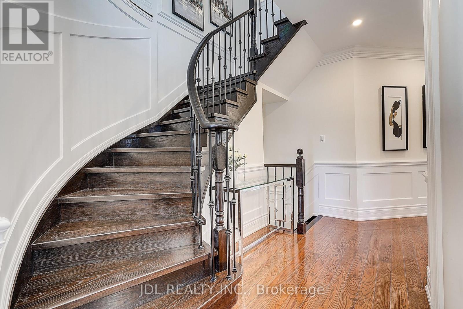 26 Santa Amato Crescent, Vaughan, Ontario  L4J 0C4 - Photo 7 - N12466656