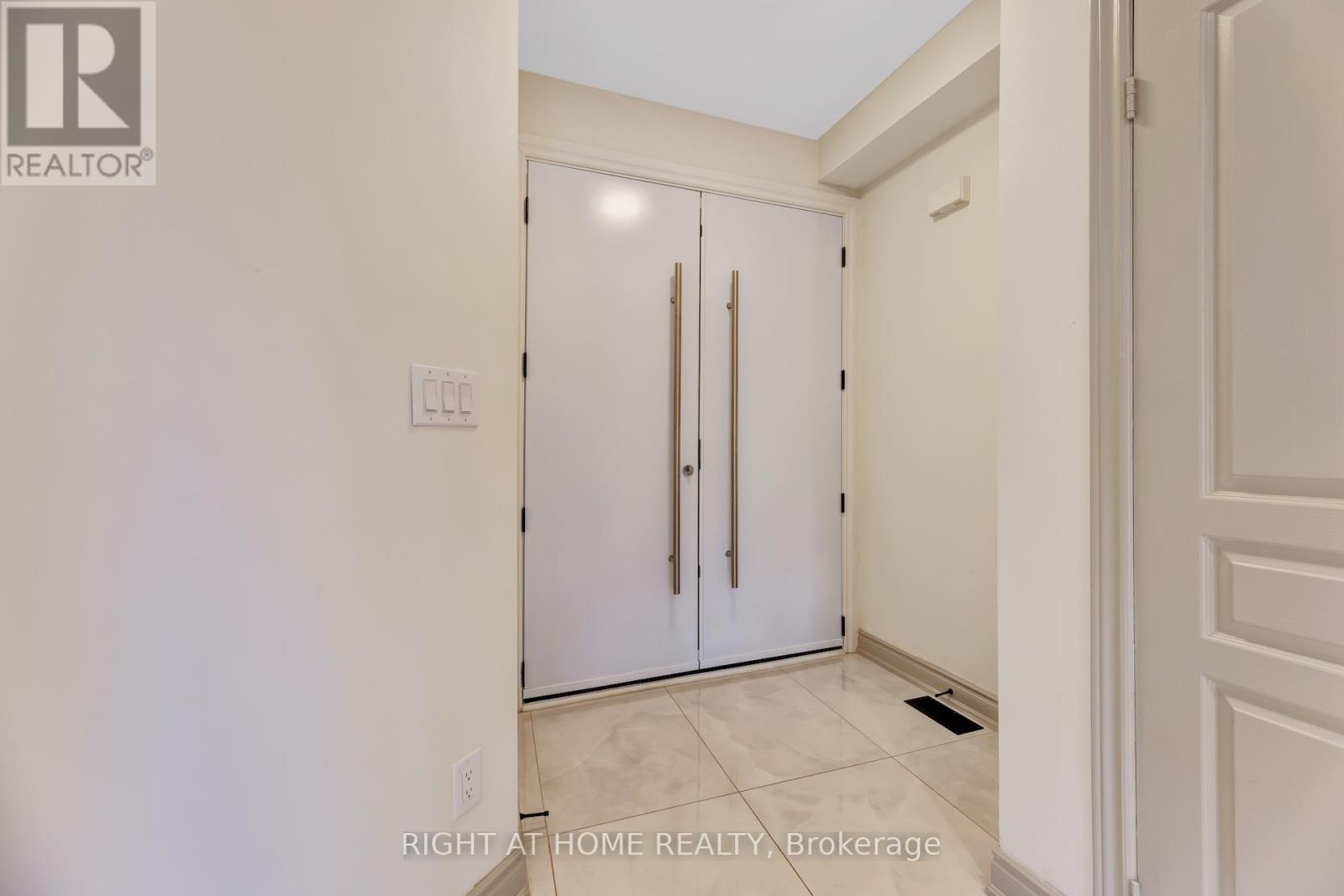 57 Calera Crescent, Vaughan, Ontario  L4H 1V9 - Photo 5 - N12466674