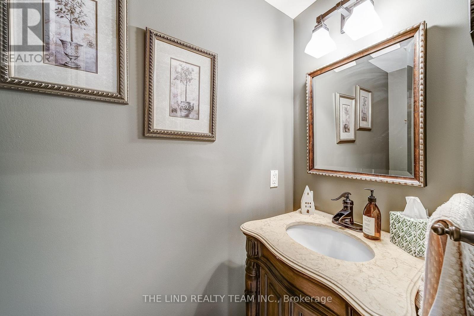 276 Willis Drive, Aurora, Ontario  L4G 7M3 - Photo 10 - N12466707