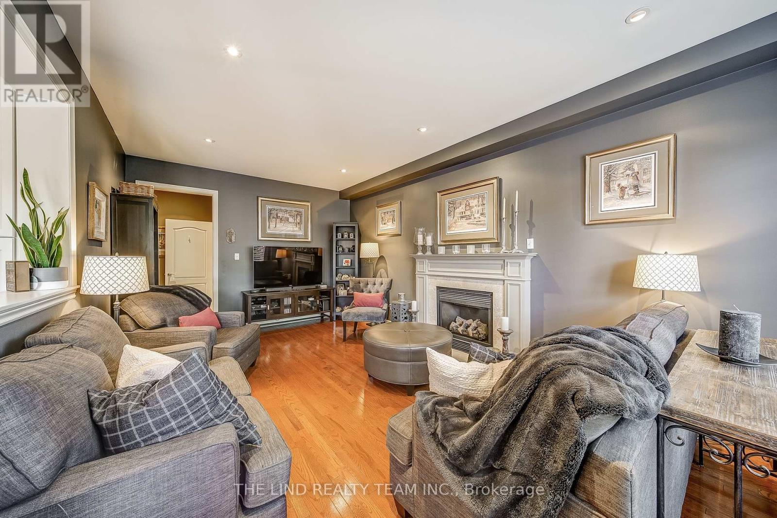 276 Willis Drive, Aurora, Ontario  L4G 7M3 - Photo 15 - N12466707