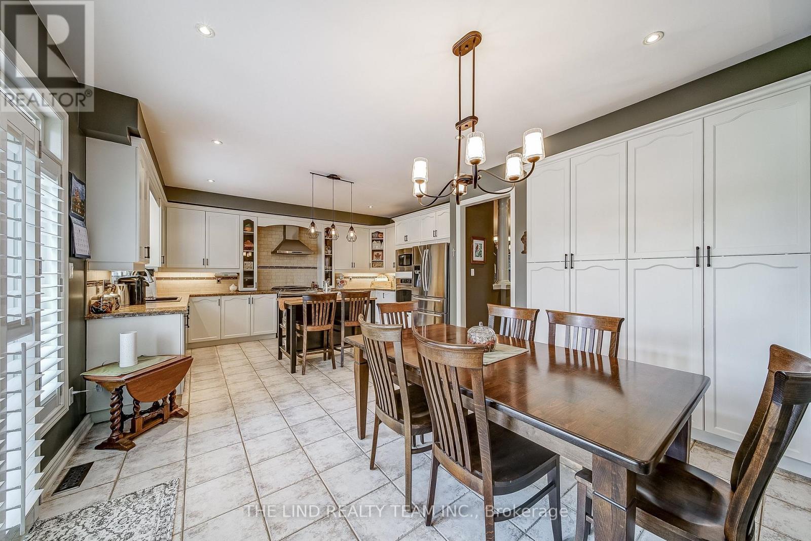 276 Willis Drive, Aurora, Ontario  L4G 7M3 - Photo 17 - N12466707