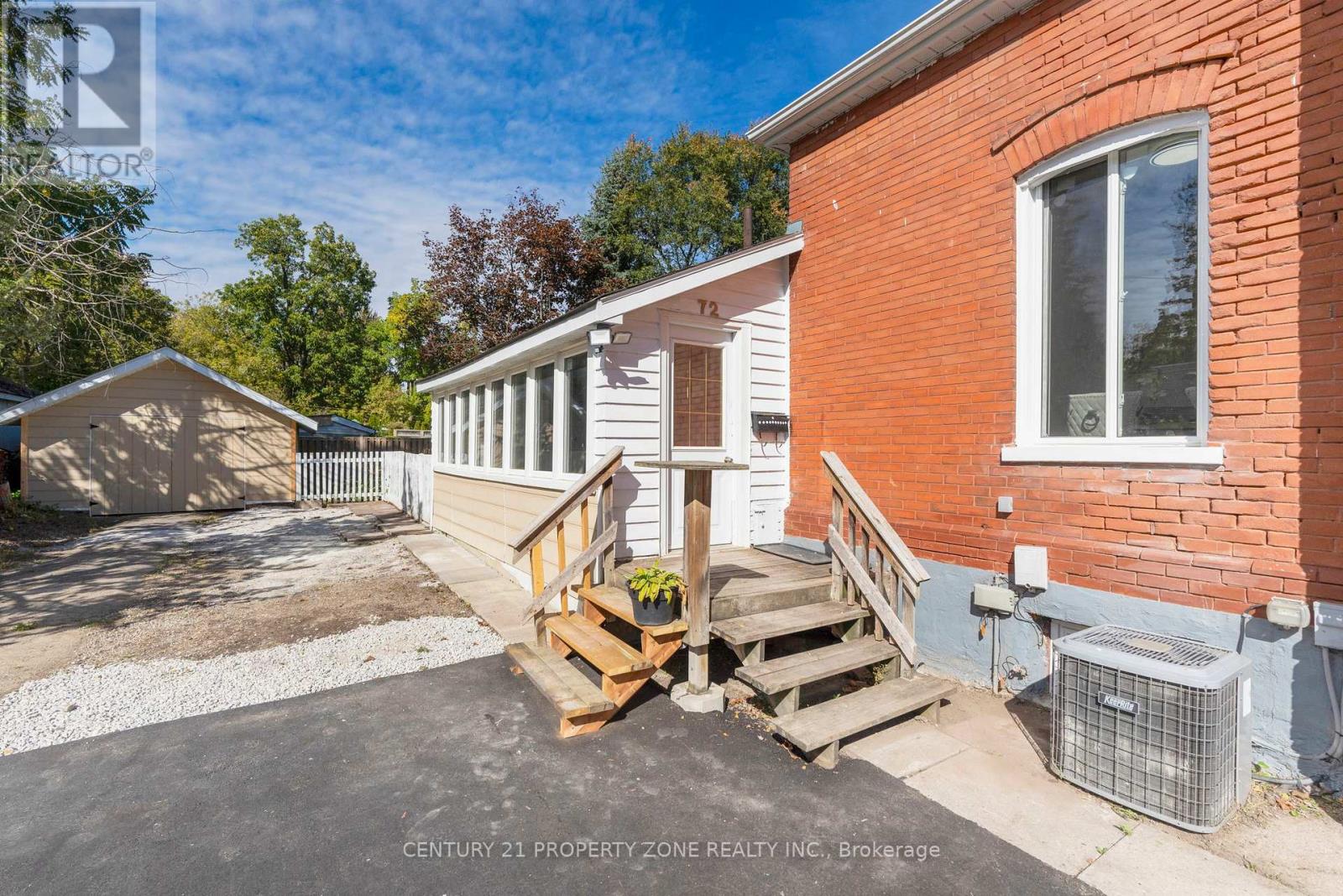 72 Nelson Street E, Brampton, Ontario  L6V 1E2 - Photo 6 - W12466560