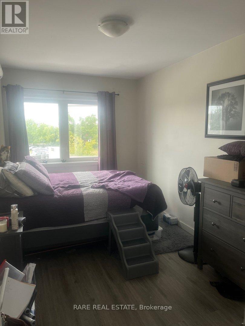 4 - 252 Steel Street, Barrie (Grove East), Ontario  L4M 2G9 - Photo 4 - S12466575