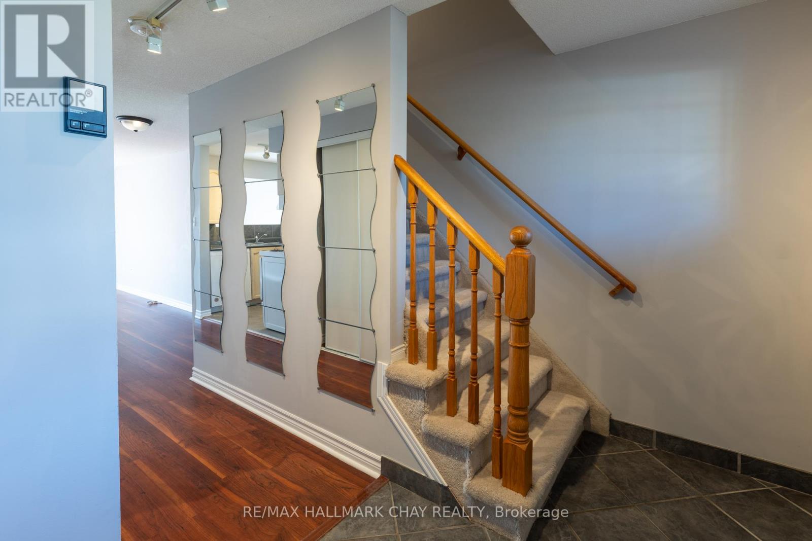 23 Srigley Street, Barrie, Ontario  L4N 0L9 - Photo 4 - S12466665