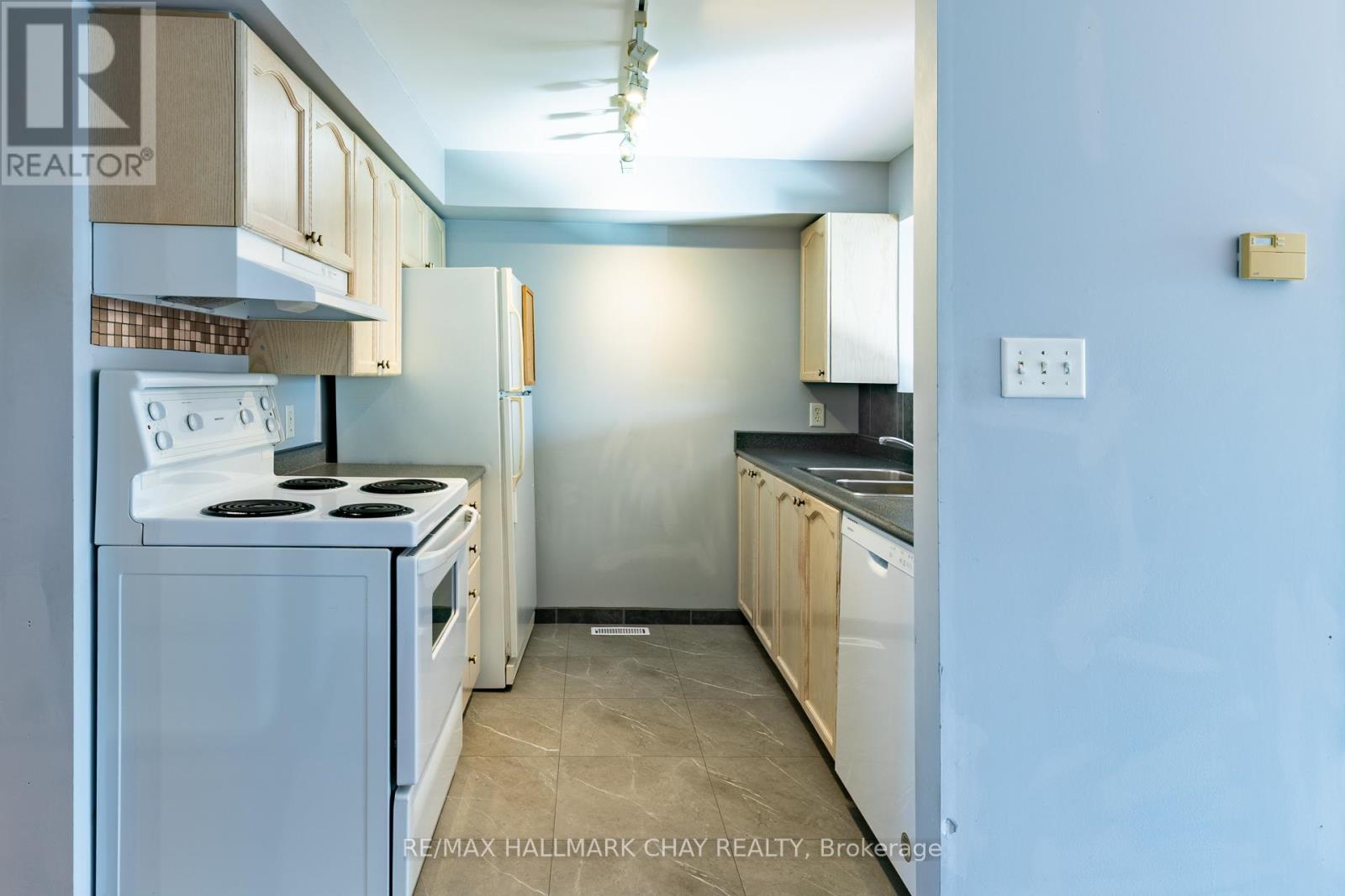 23 Srigley Street, Barrie, Ontario  L4N 0L9 - Photo 6 - S12466665