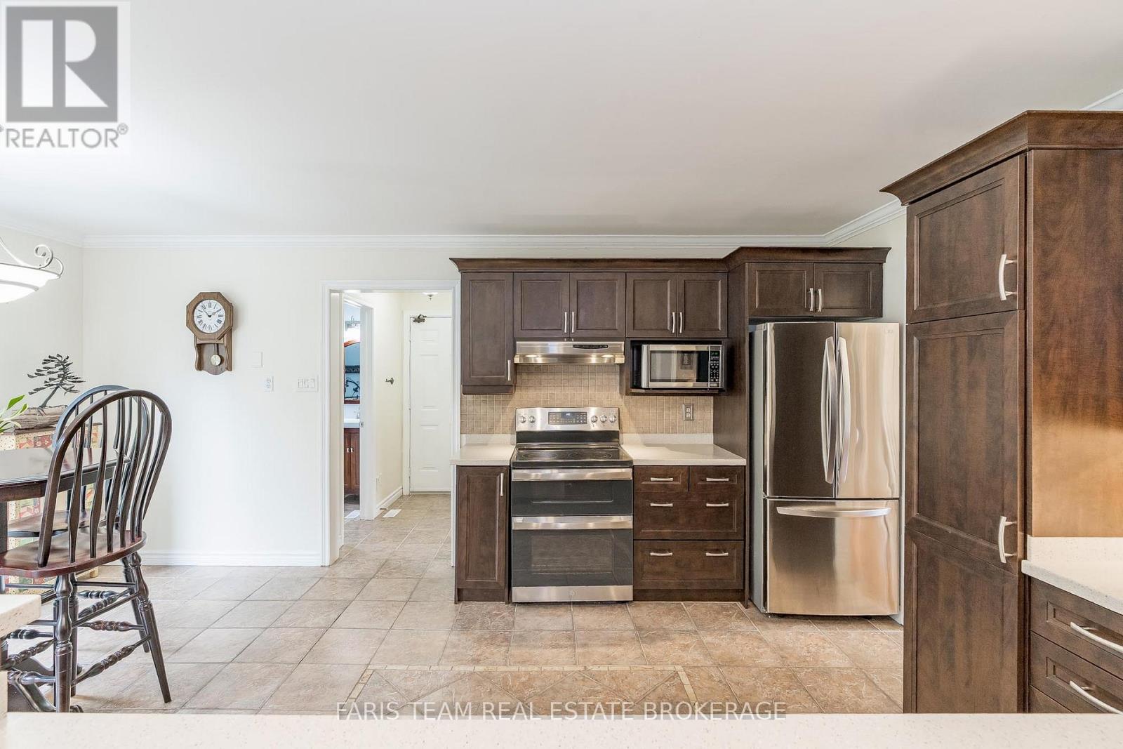 33 Willow Landing Road, Springwater, Ontario  L9X 0R2 - Photo 7 - S12466667