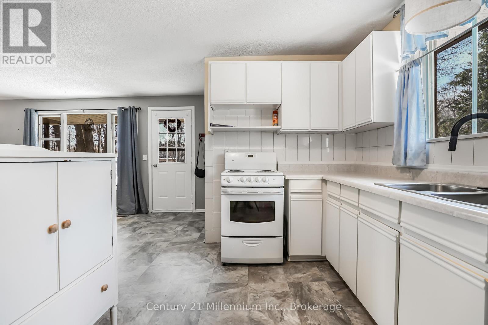 152 Frederick Drive, Wasaga Beach, Ontario  L9Z 1P1 - Photo 10 - S12228149