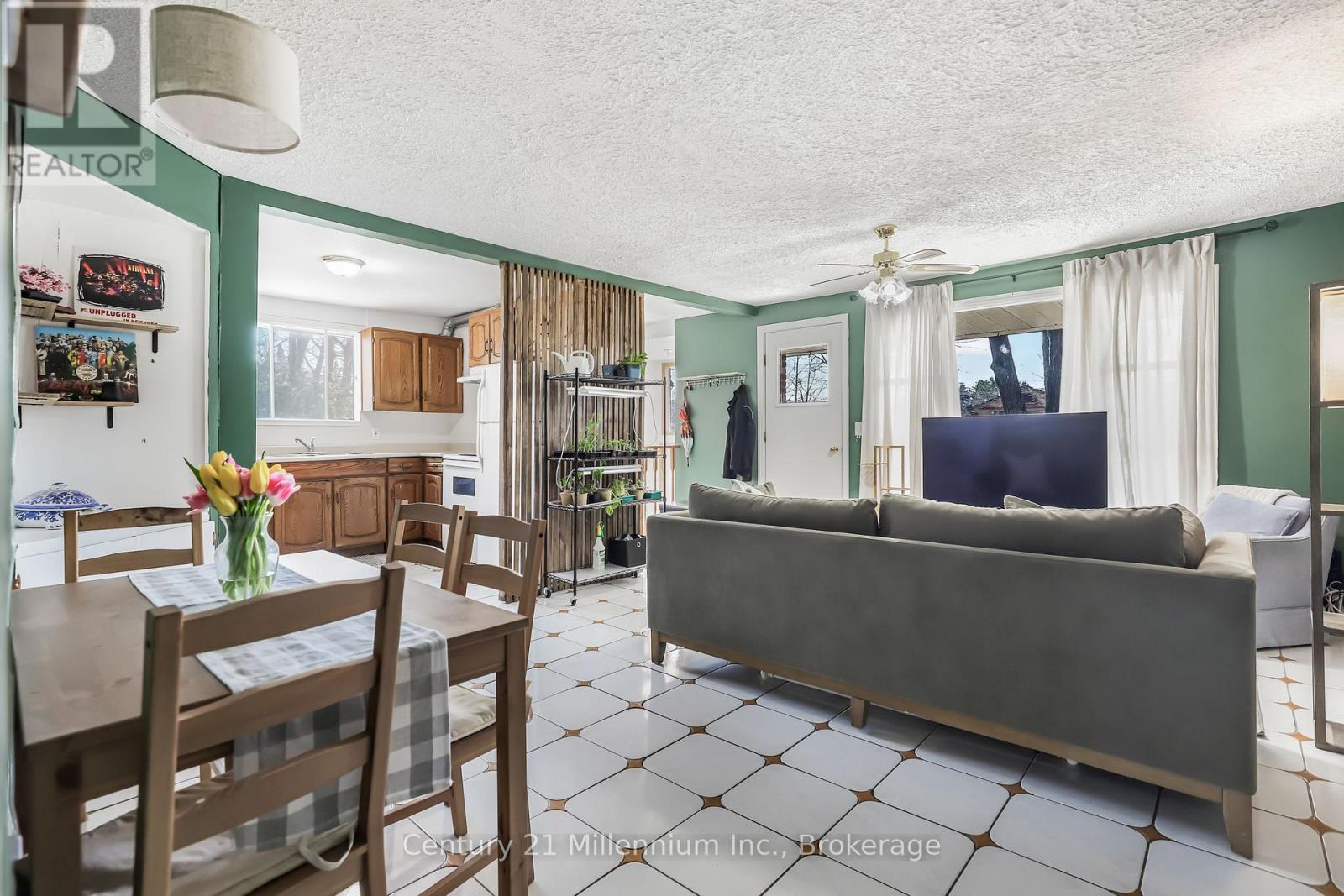 152 Frederick Drive, Wasaga Beach, Ontario  L9Z 1P1 - Photo 7 - S12228149