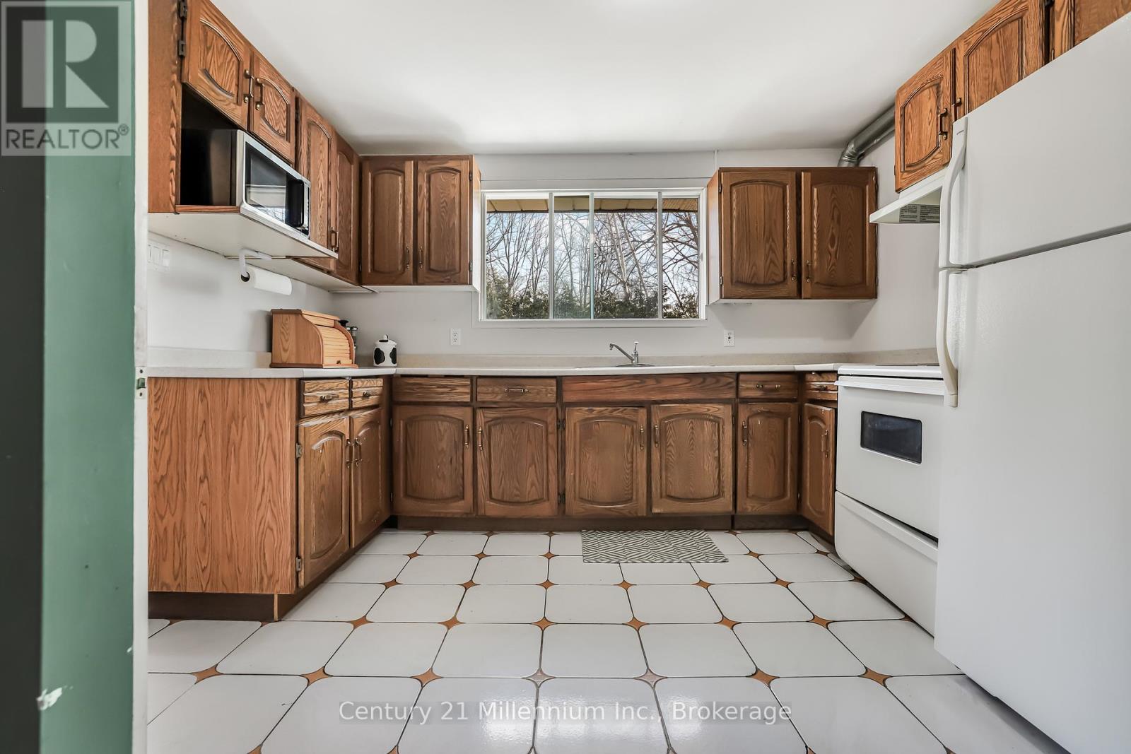 152 Frederick Drive, Wasaga Beach, Ontario  L9Z 1P1 - Photo 8 - S12228149