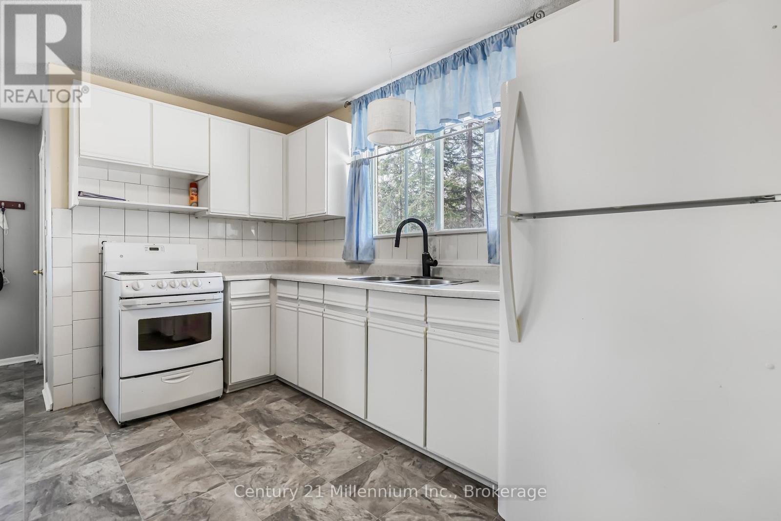 152 Frederick Drive, Wasaga Beach, Ontario  L9Z 1P1 - Photo 9 - S12228149