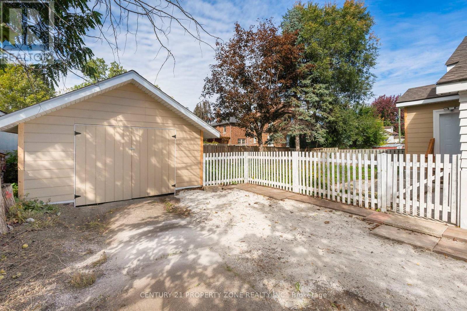 72 Nelson Street E, Brampton, Ontario  L6V 1E2 - Photo 33 - W12466560
