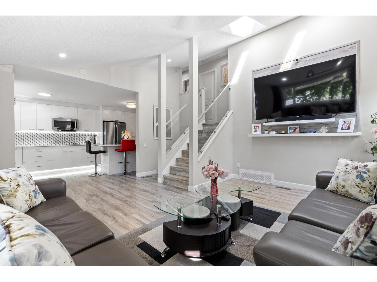 7294 129b Street, Surrey, British Columbia  V3W 6Z8 - Photo 4 - R3059253