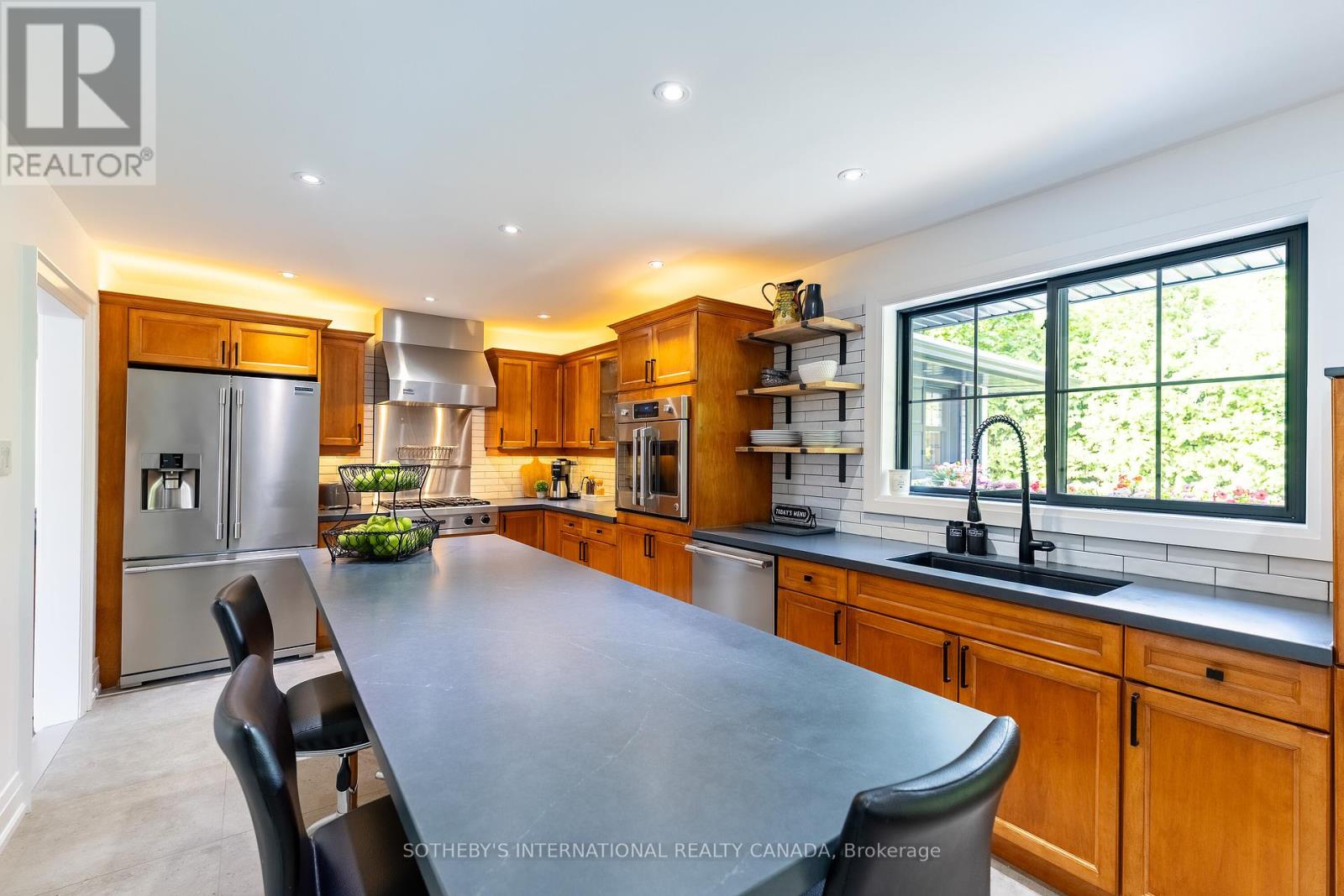 7 Welbrooke Place, Toronto (Islington-City Centre West), Ontario  M9B 5A3 - Photo 11 - W12466571