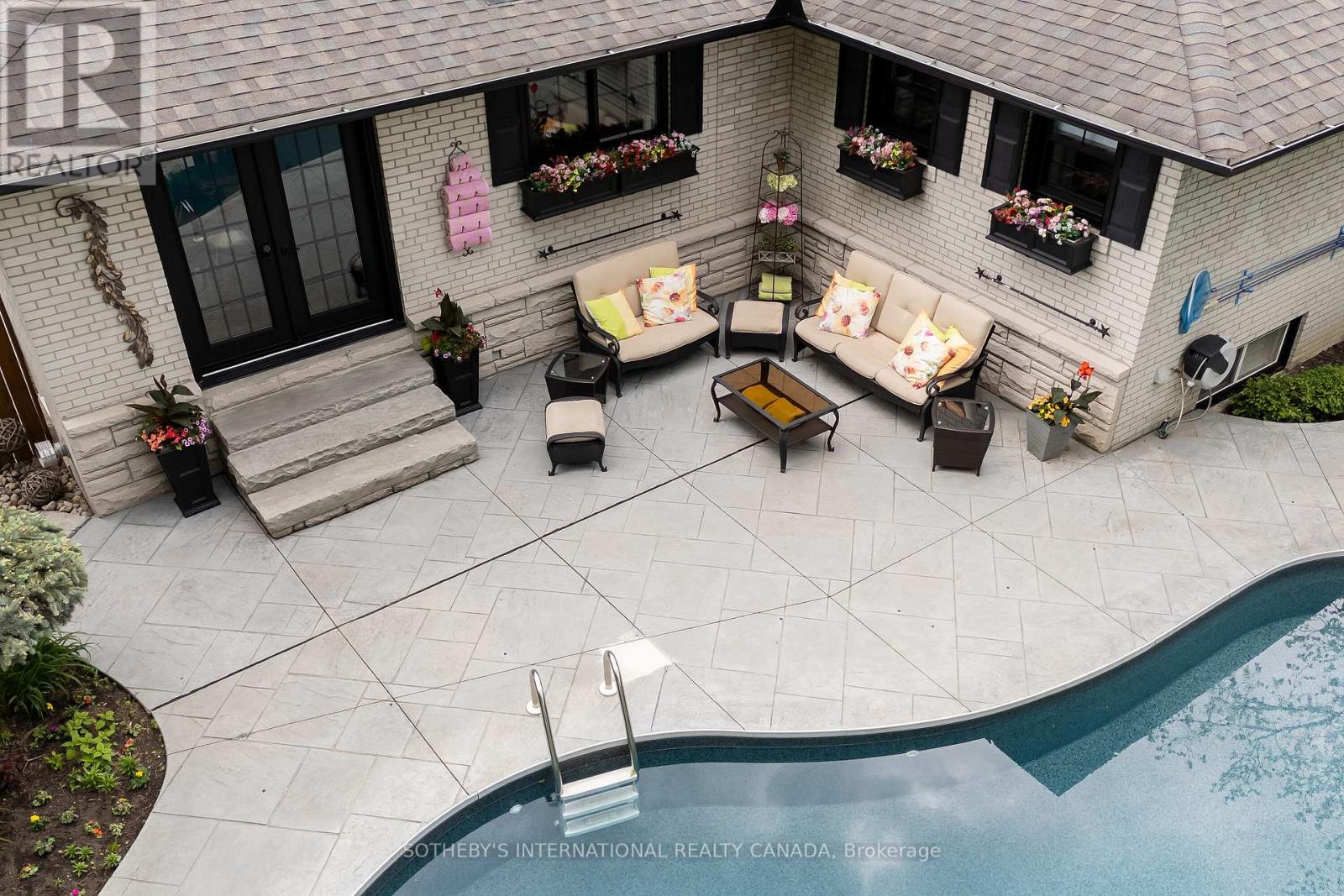 7 Welbrooke Place, Toronto (Islington-City Centre West), Ontario  M9B 5A3 - Photo 2 - W12466571