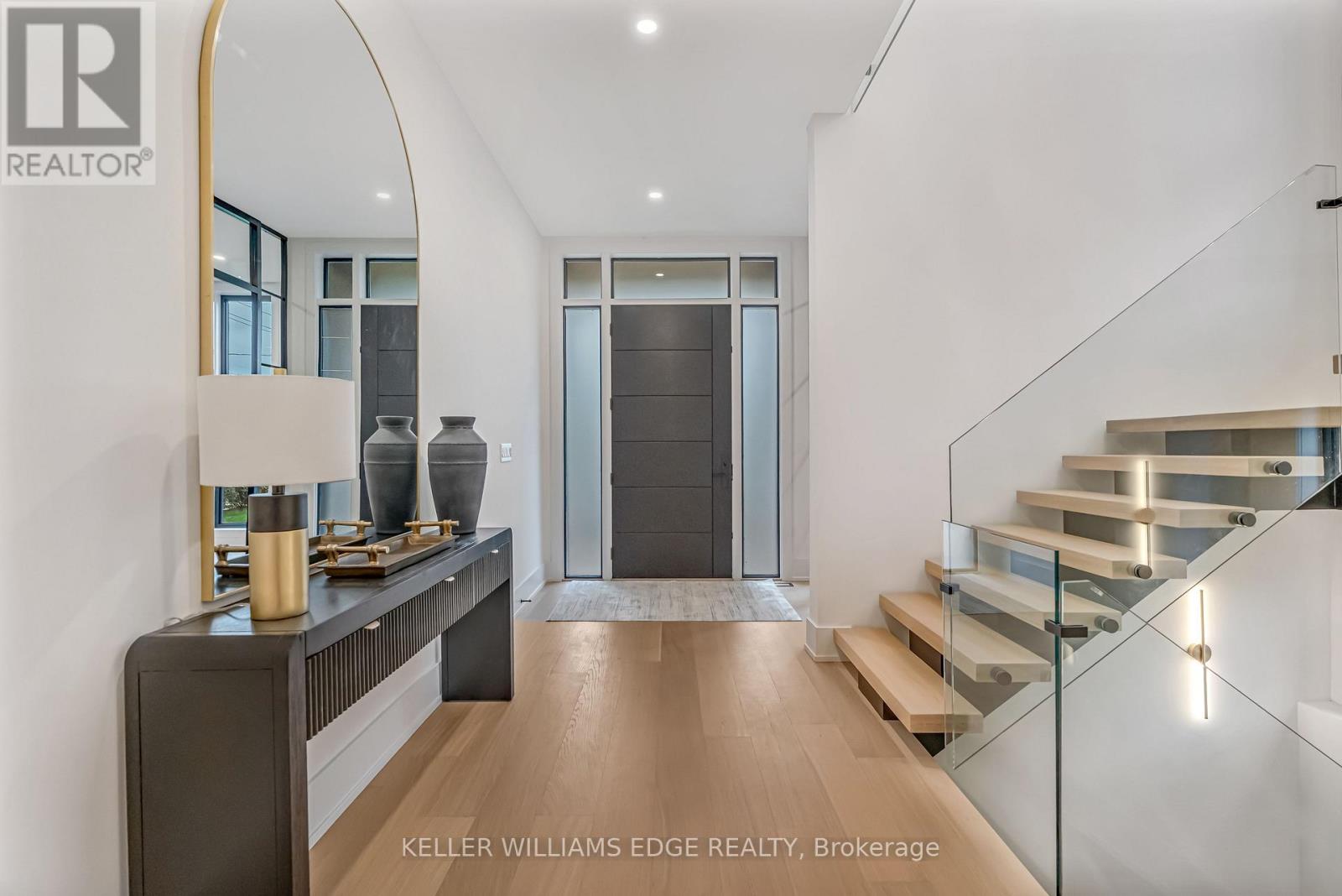 144 Mansfield Drive, Oakville (Cp College Park), Ontario  L6H 1K4 - Photo 4 - W12466584