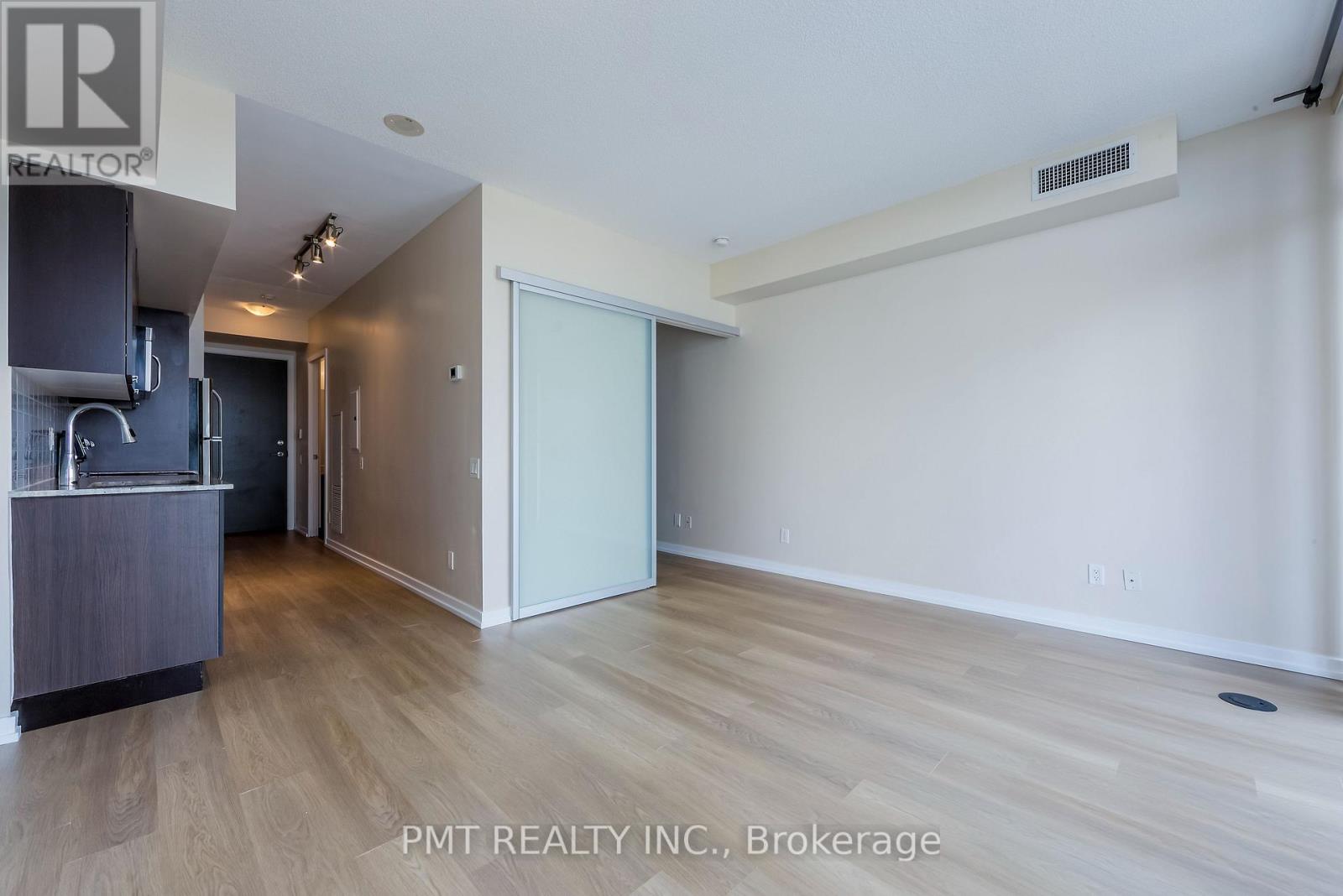 612 - 105 The Queensway, Toronto, Ontario  M6S 5B5 - Photo 15 - W12466599