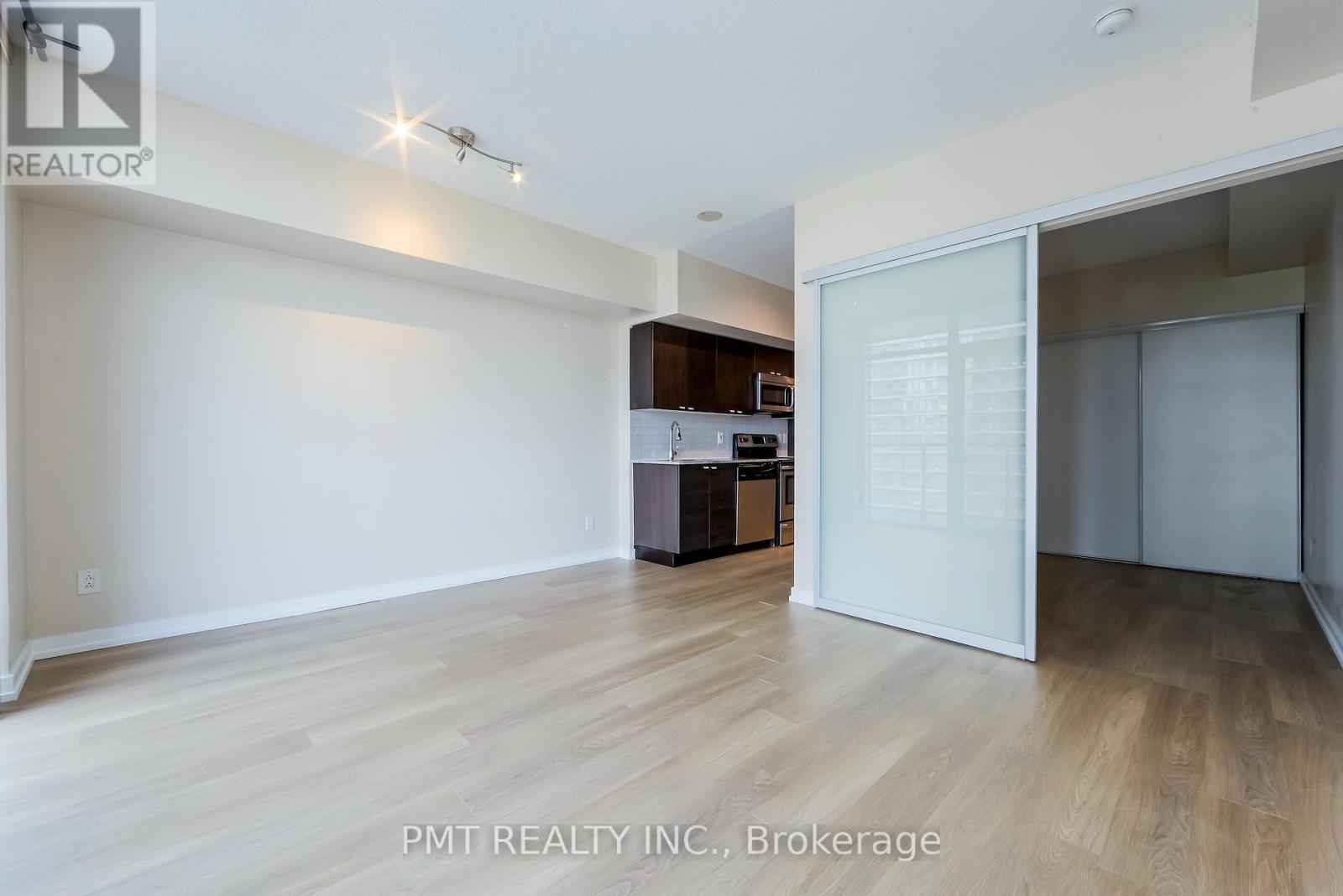 612 - 105 The Queensway, Toronto, Ontario  M6S 5B5 - Photo 17 - W12466599