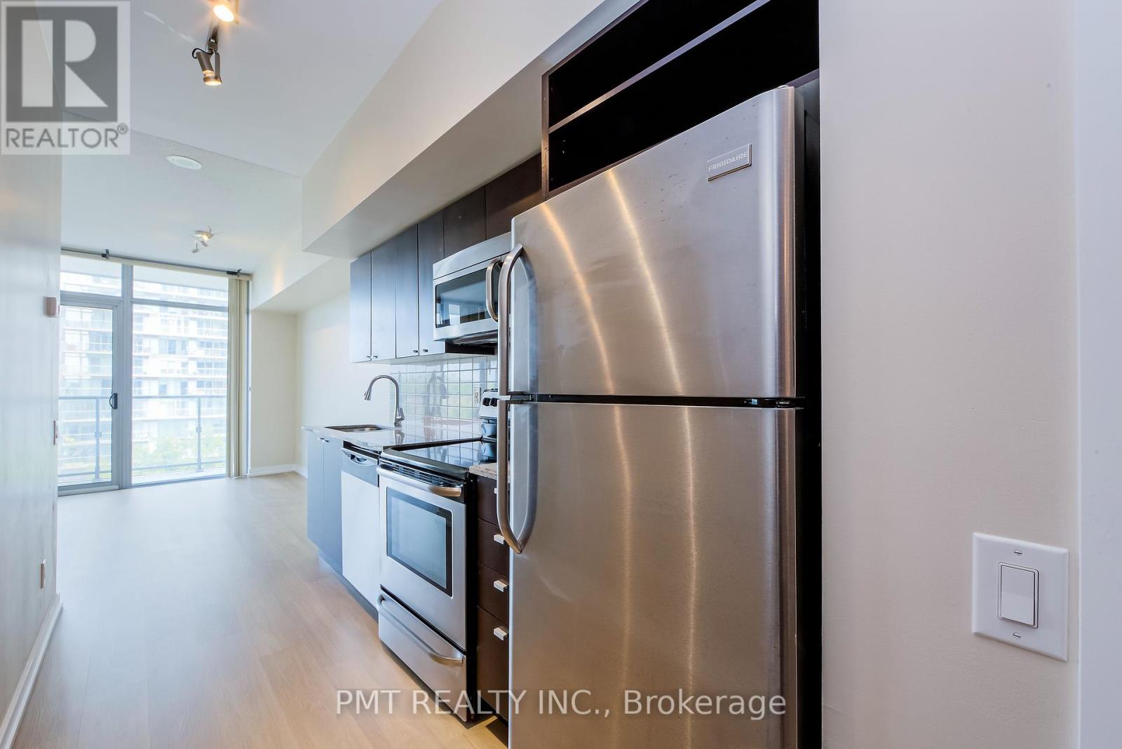 612 - 105 The Queensway, Toronto, Ontario  M6S 5B5 - Photo 3 - W12466599