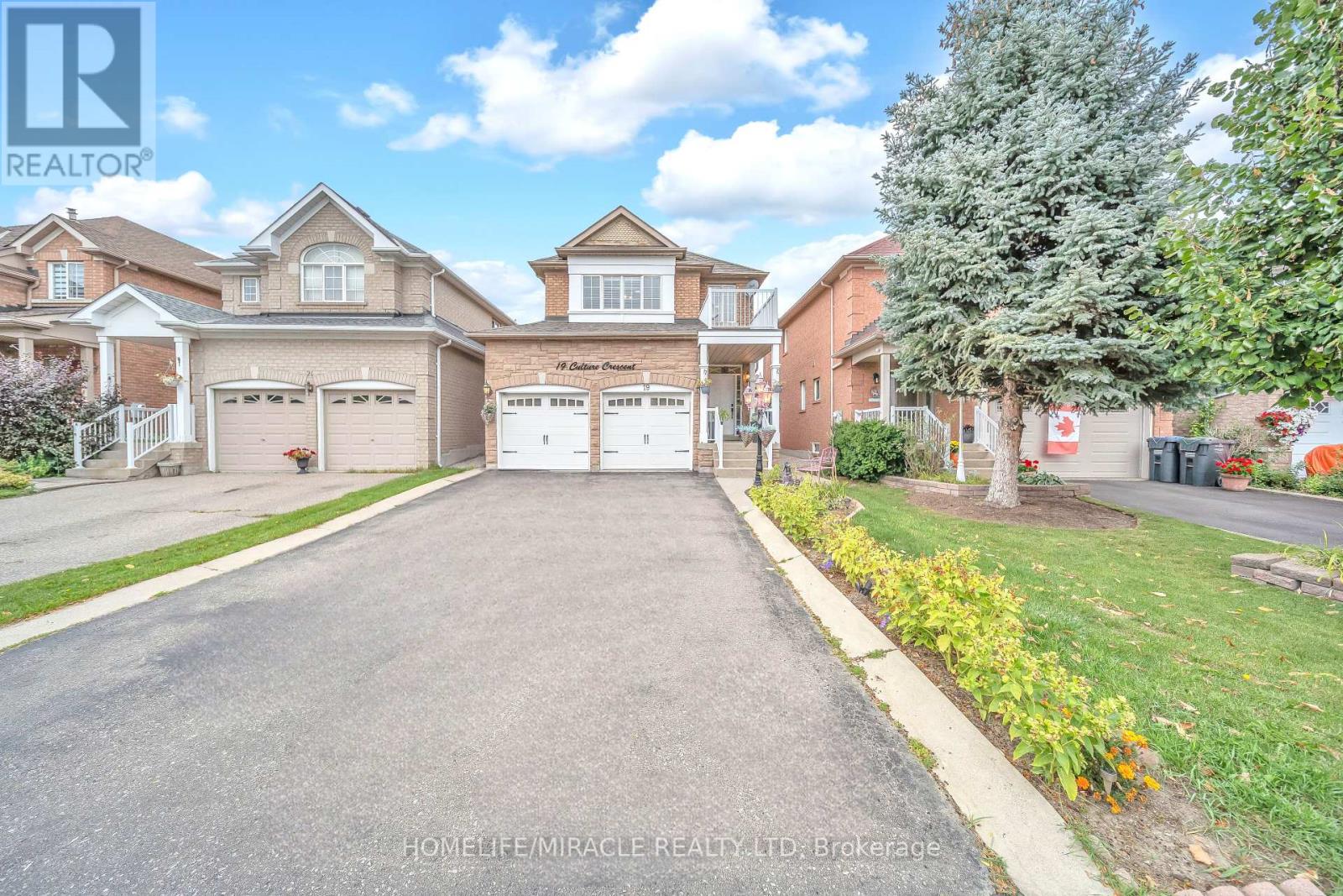 19 Culture Crescent, Brampton, Ontario  L6X 4V4 - Photo 2 - W12466621