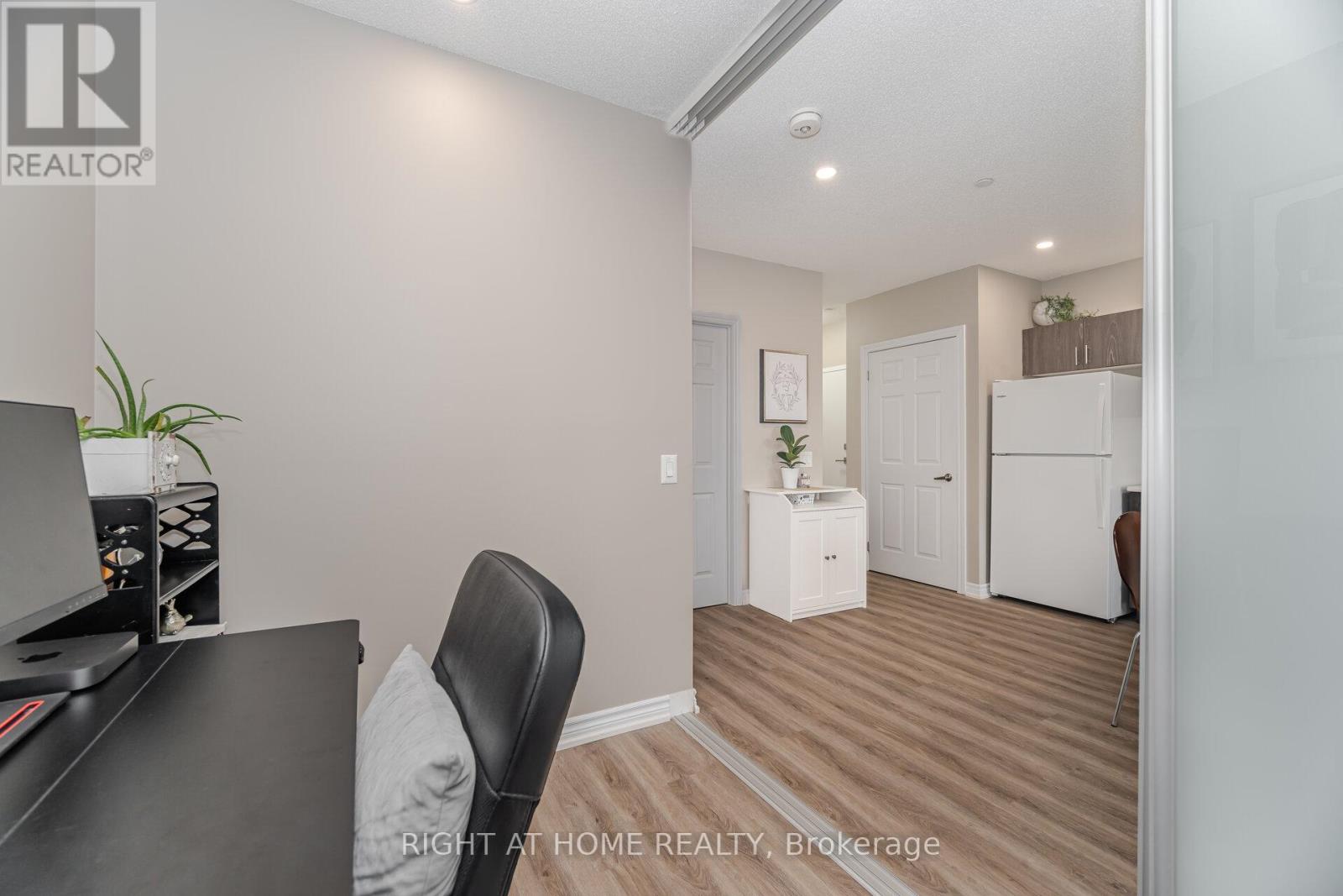 101 - 716 Main Street E, Milton, Ontario  L9T 3P6 - Photo 8 - W12466622