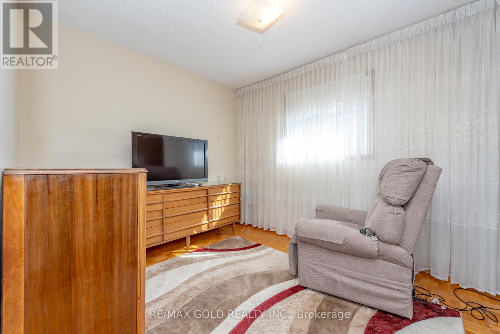 64 Malcolm Crescent, Brampton, Ontario  L6S 3C8 - Photo 16 - W12466630